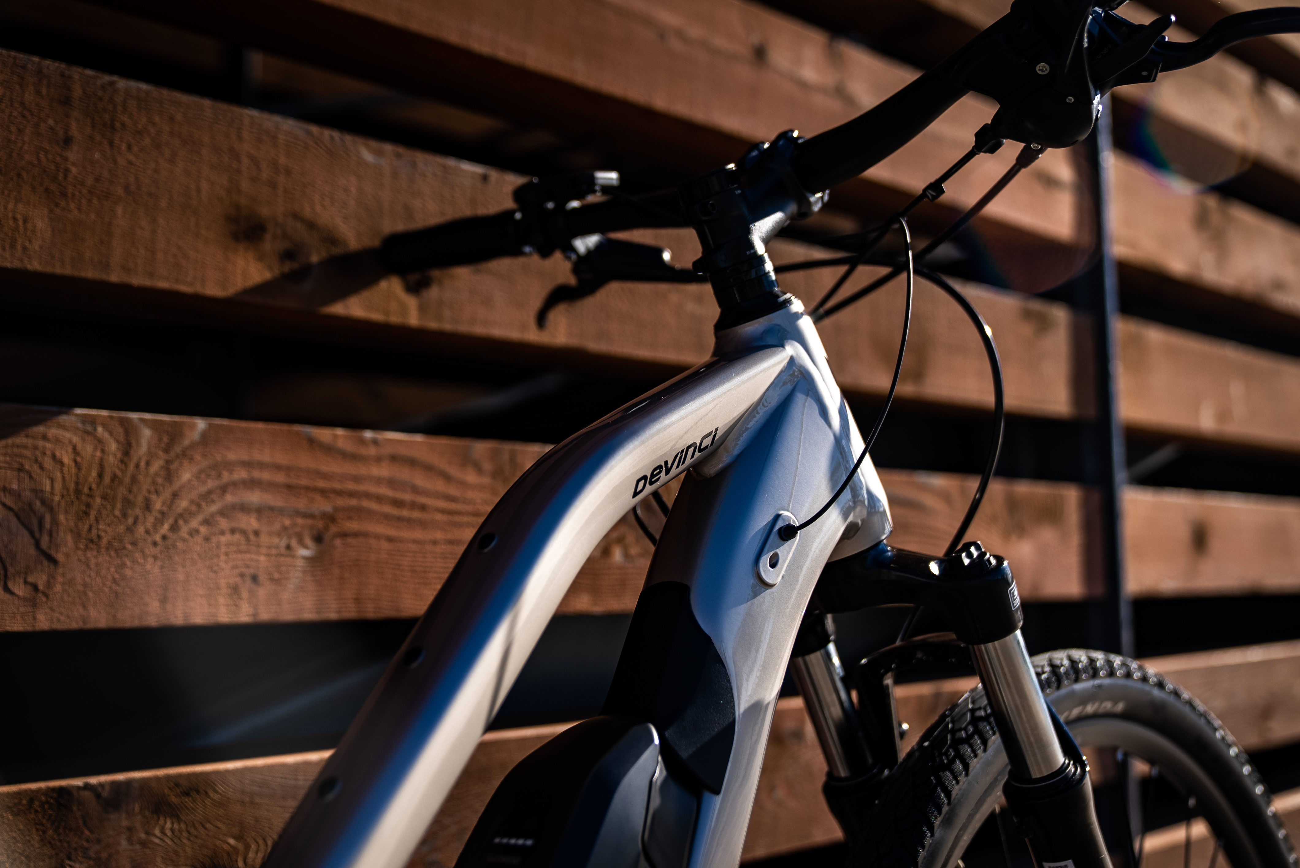 Devinci e-Milano e-bike Battery and Cockpit view