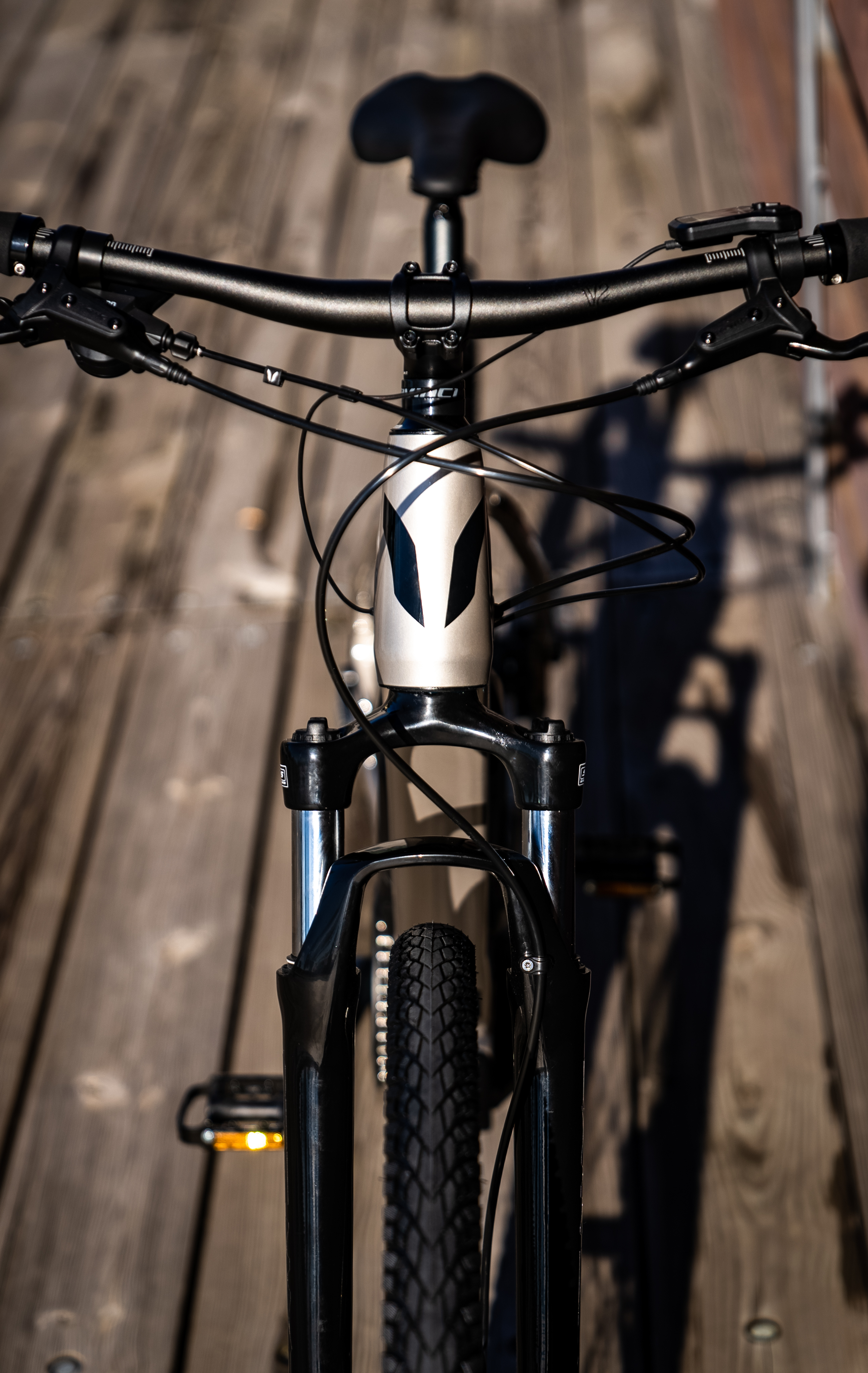 Devinci e-Milano electric bike e-bike Fork and Cockpit view