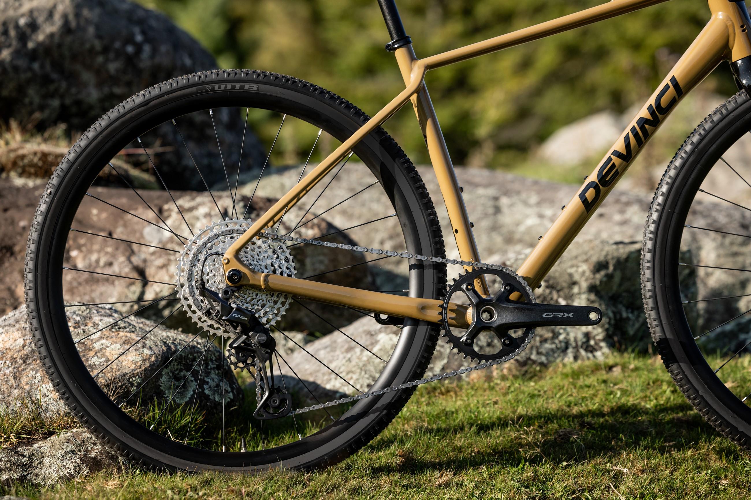 Hatchet Vista GRX 610 12s - Bronzite | Cycles Devinci