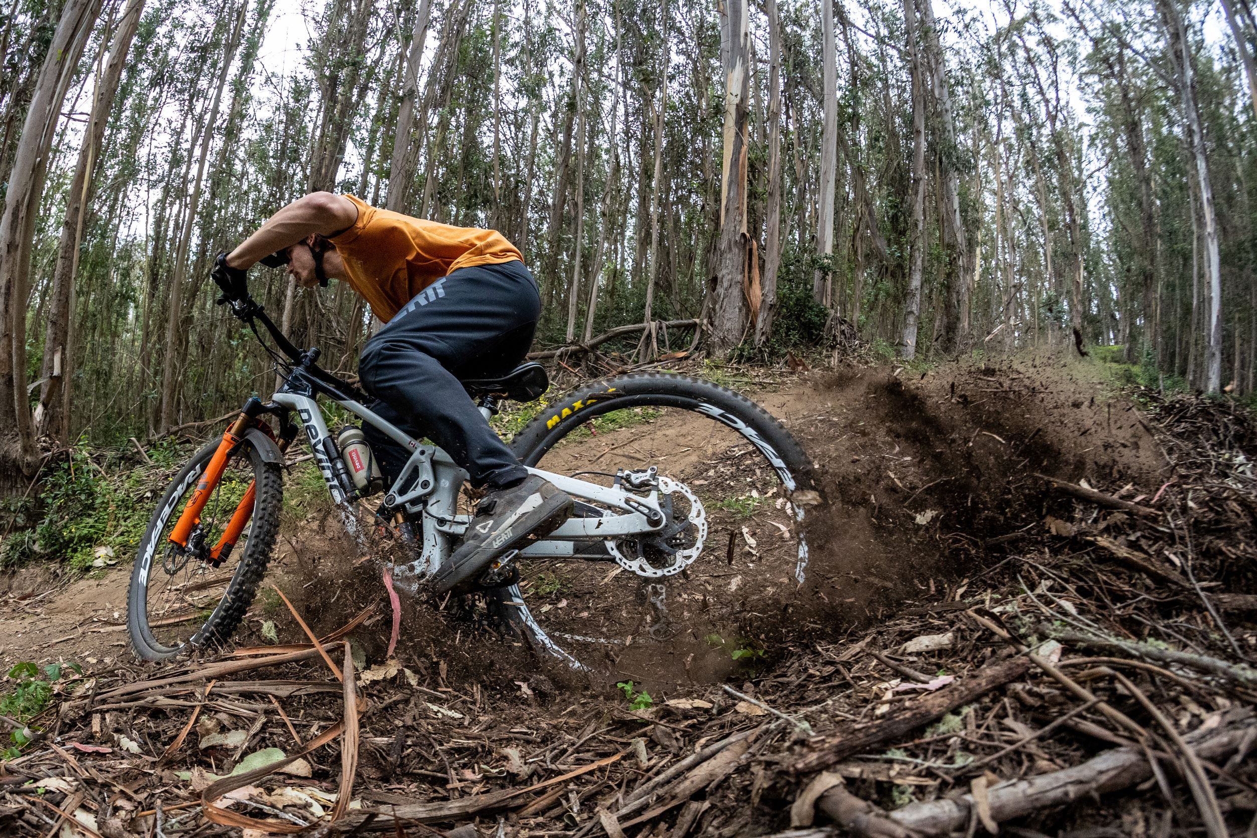 devinci bikes apparel