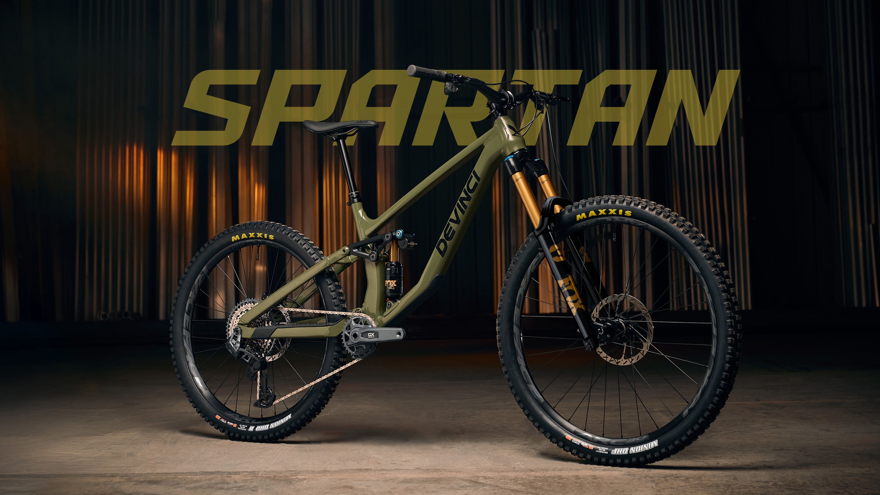 Ses 165 mm de débattement arrière, 170 mm à l’avant, son solide cadre en aluminium fabriqué au Québec et sa géométrie complètement repensée vous emmèneront là où vos limites d’hier deviennent vos nouveaux standards.