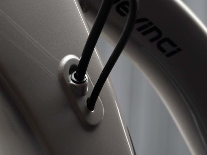 Devinci e-Milano electric bike e-bike internal routing
