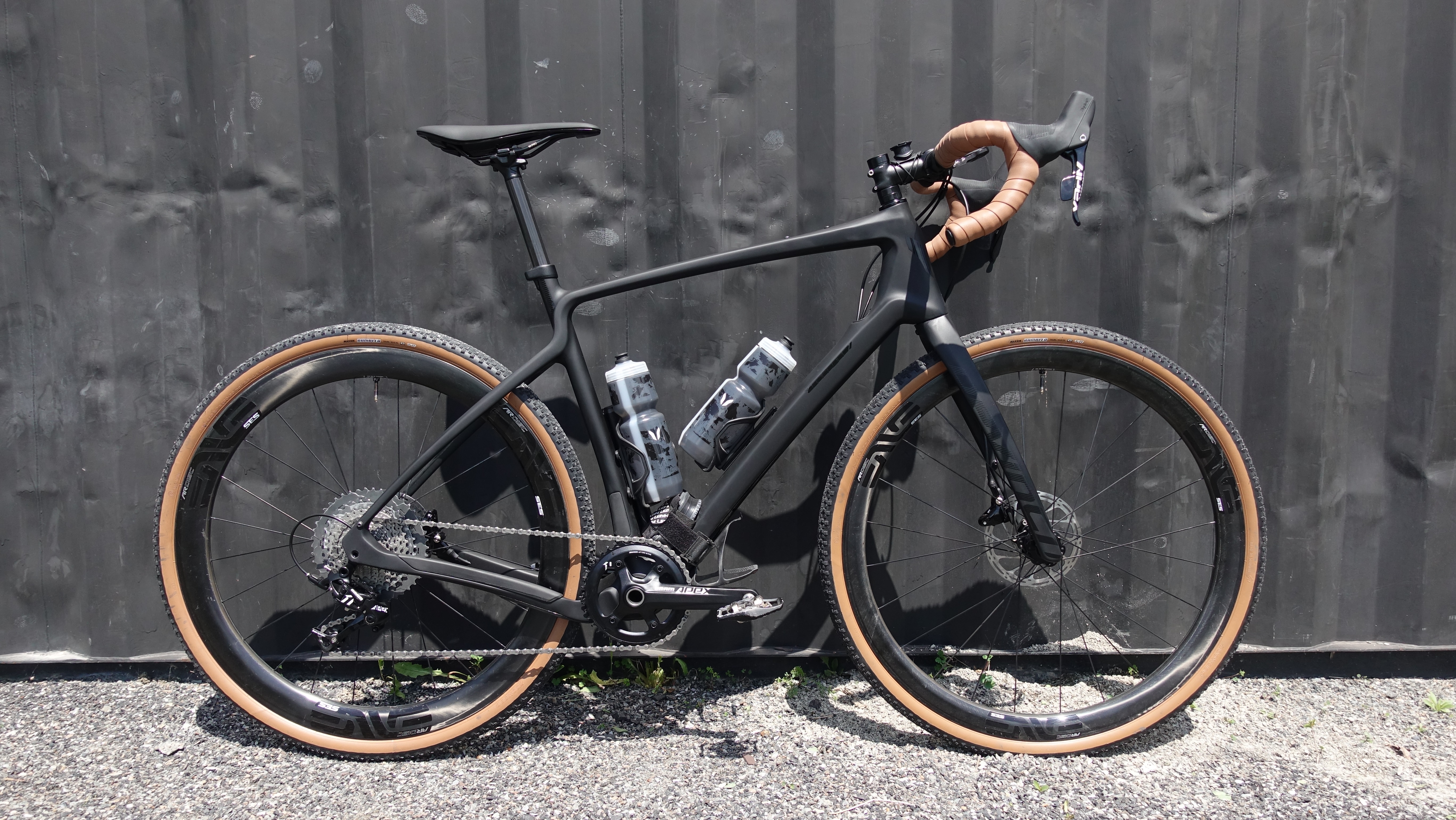 Devinci Hatchet with two bottles of water