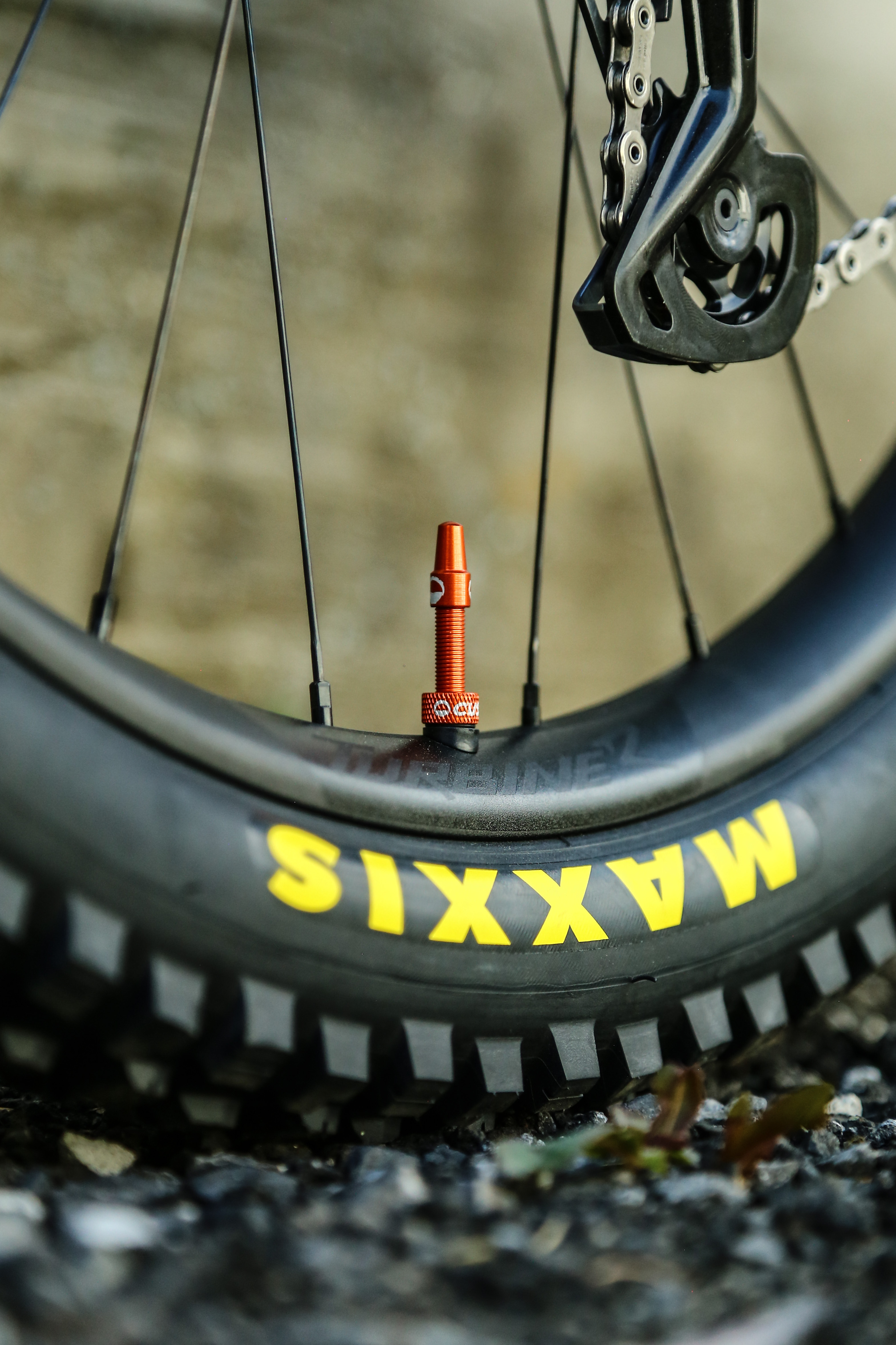 Clean wheel with a tubeless valve